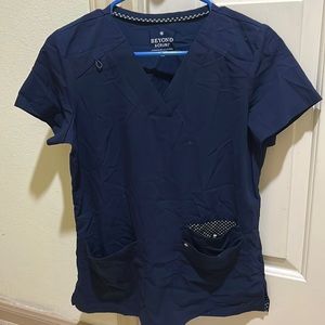BEYOND SCRUBS Scrub Top